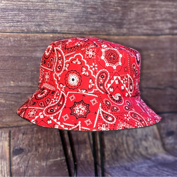 Red Bandana Bucket Hat - Picture 4 of 14